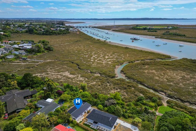 Photo of property in 112c Roberts Road, Te Atatu South, Auckland, 0610