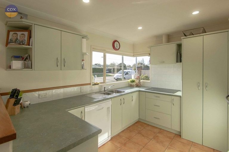 Photo of property in 52 Neeve Road, Taradale, Napier, 4112