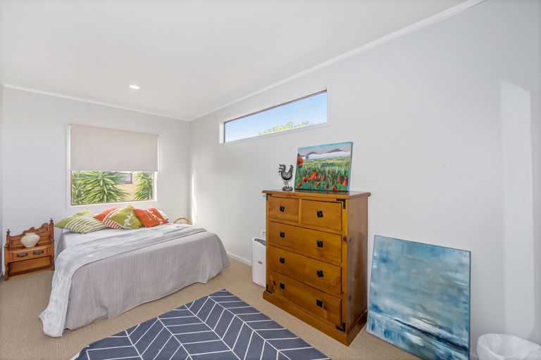 Photo of property in 56 Pacific Parade, Army Bay, Whangaparaoa, 0930
