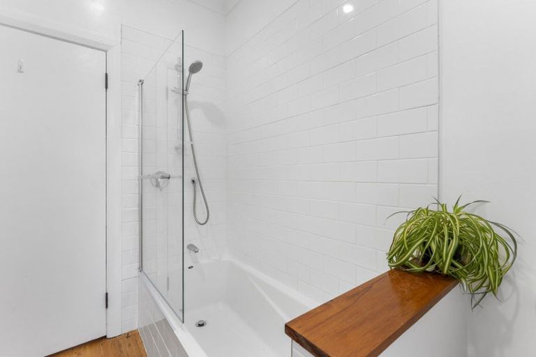 Photo of property in 9 Franklin Avenue, Hokowhitu, Palmerston North, 4410