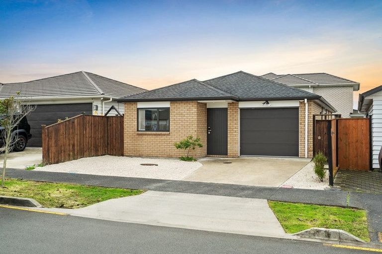 Photo of property in 41 Koroheke Road, Takanini, 2110