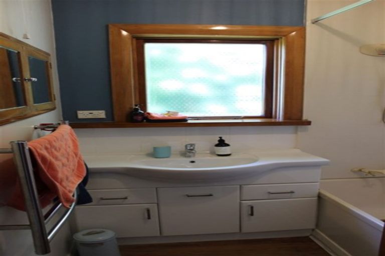 Photo of property in 20 Seaview Terrace, Kew, Dunedin, 9012