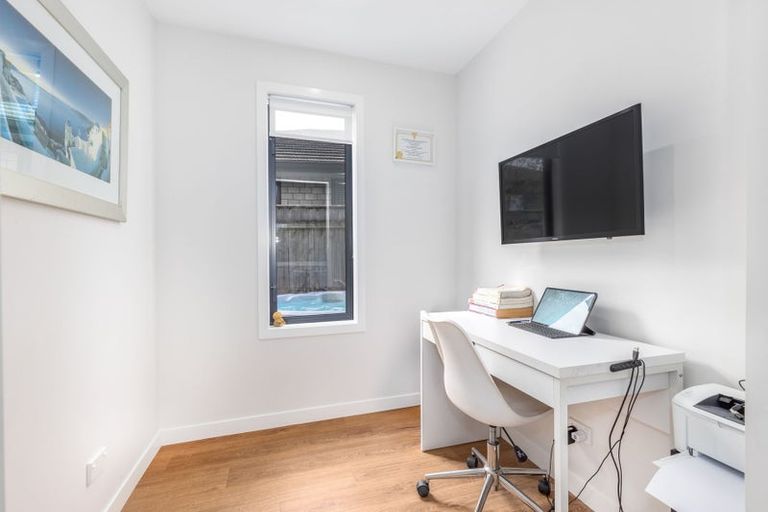 Photo of property in 9 Tauhou Place, Waikanae, 5036