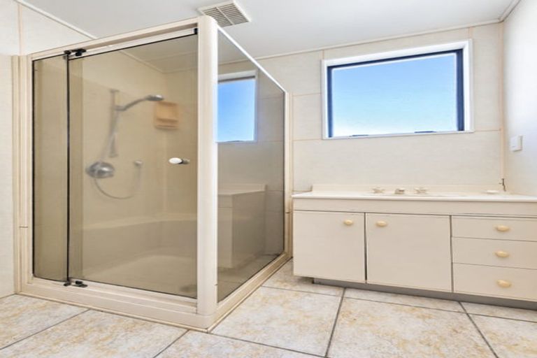 Photo of property in 71 Mcfarlane Street, Oakura, 4314