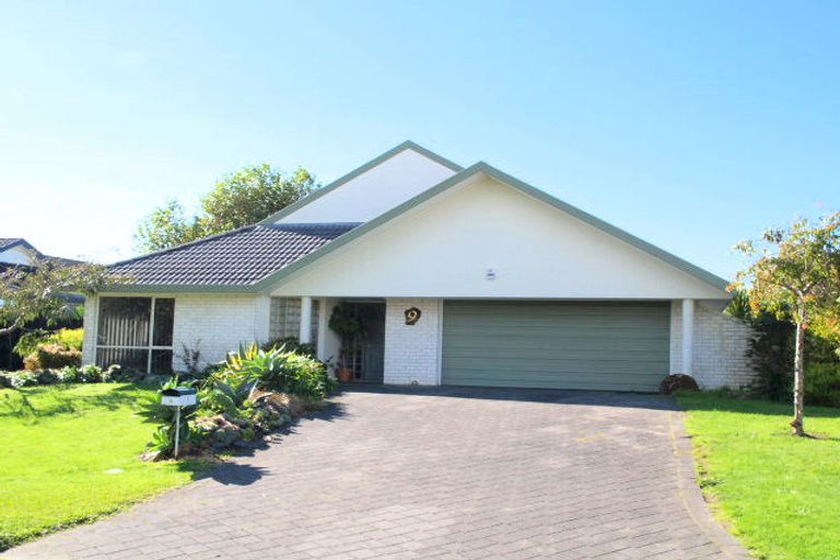 Photo of property in 9 Camerton Close, Northpark, Auckland, 2013