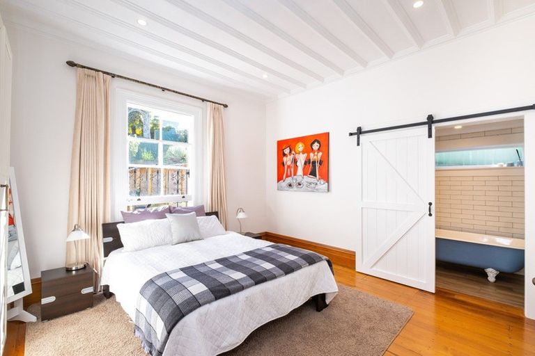 Photo of property in 14 Cameron Road, Bluff Hill, Napier, 4110