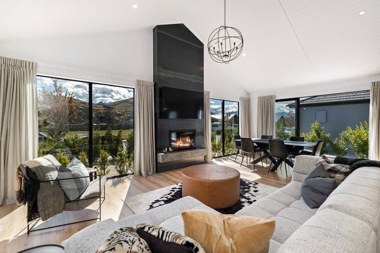 Photo of property in 8 Wheat Street, Jacks Point, Queenstown, 9371