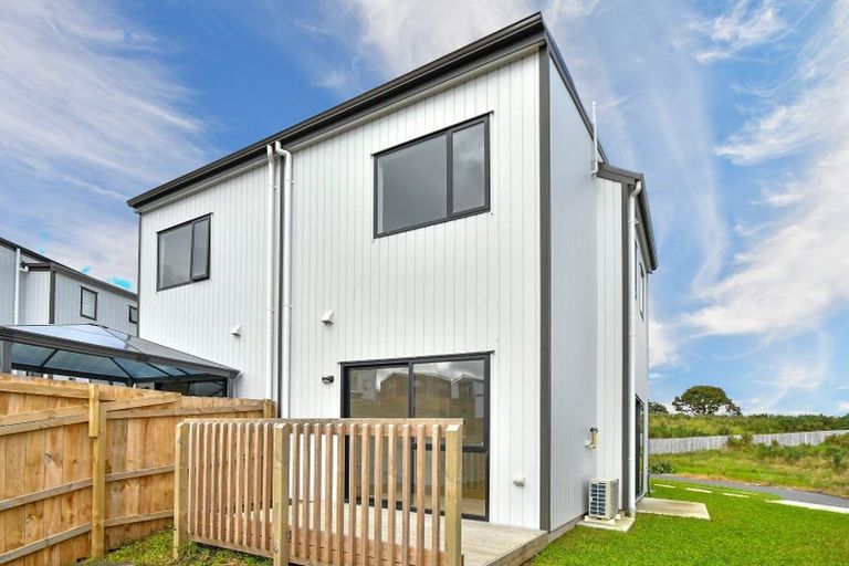 Photo of property in 33b Crestview Rise, Papakura, 2110