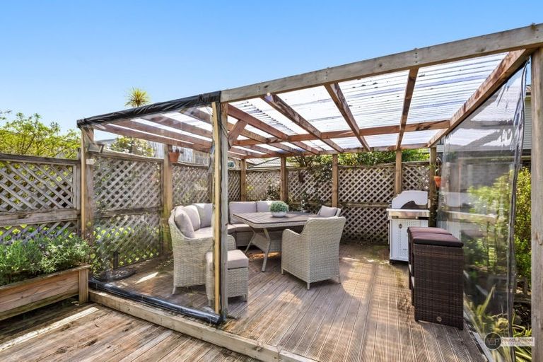 Photo of property in 2 Kirton Drive, Riverstone Terraces, Upper Hutt, 5018