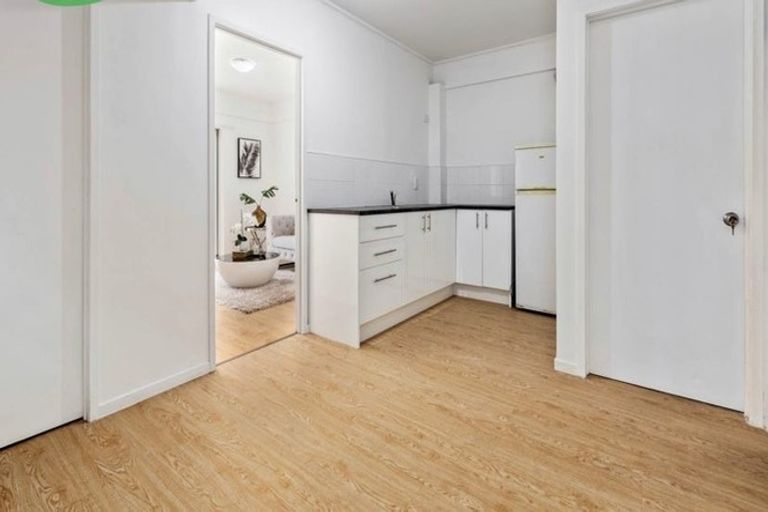 Photo of property in 16 Colin Wild Place, Glenfield, Auckland, 0629