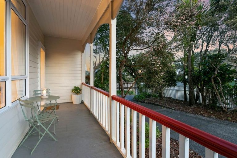 Photo of property in 1/211 Onewa Road, Birkenhead, Auckland, 0626