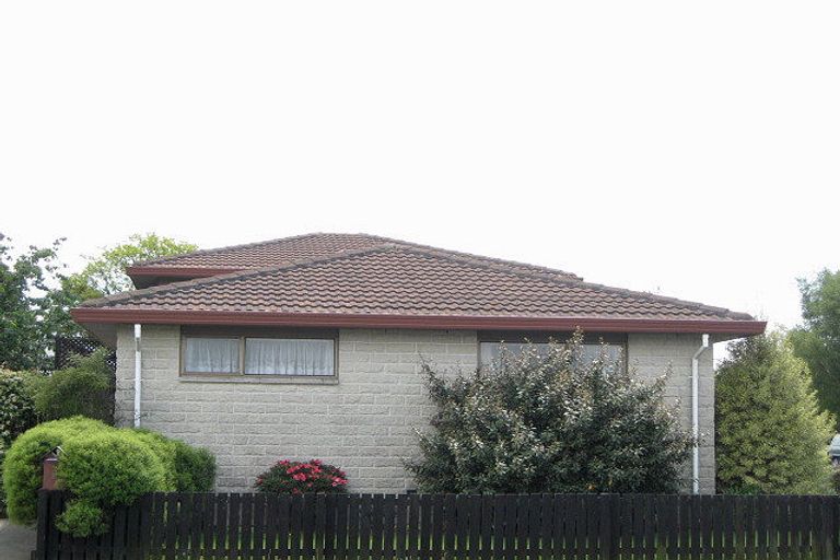 Photo of property in 2 Regency Crescent, Redwood, Christchurch, 8051