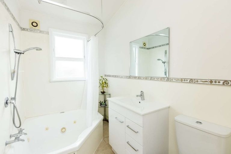 Photo of property in 9 Veronica Avenue, Marewa, Napier, 4110