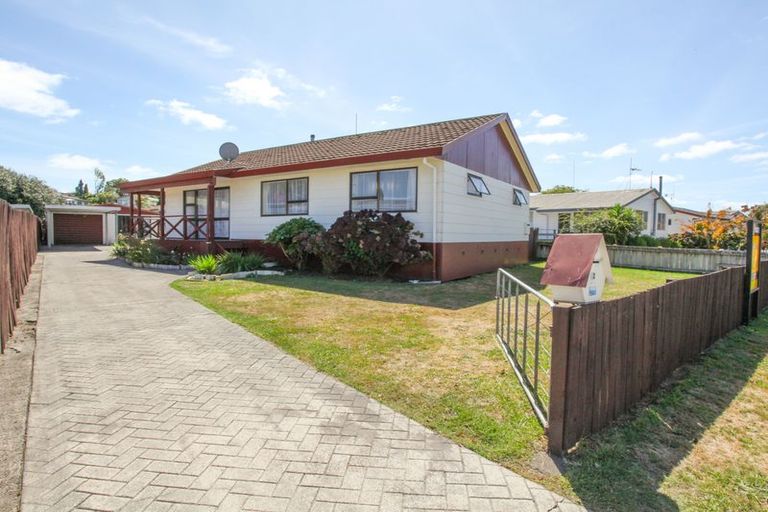 Photo of property in 22 Lindsay Crescent, Nawton, Hamilton, 3200