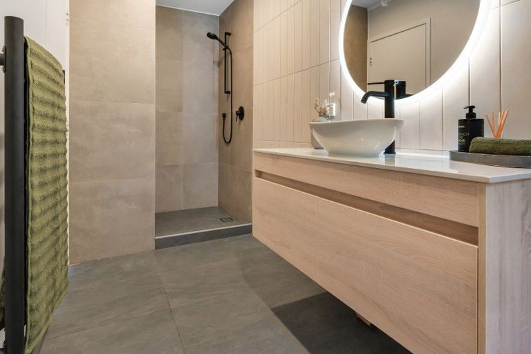 Photo of property in 190 Sandspit Road, Shelly Park, Auckland, 2014