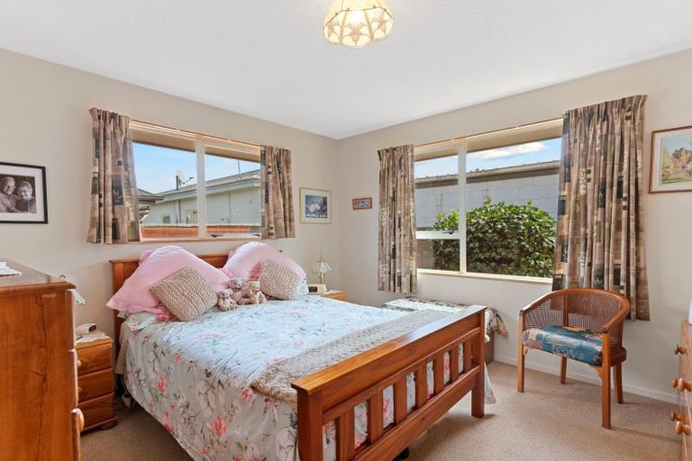 Photo of property in 3/35 Avonhead Road, Avonhead, Christchurch, 8042