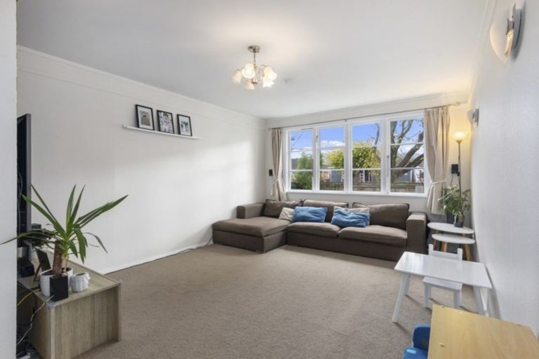 Photo of property in 80 Naenae Road, Naenae, Lower Hutt, 5011