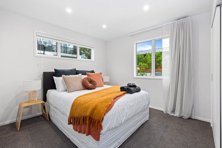 Photo of property in 82 Rosario Crescent, Red Beach, 0932