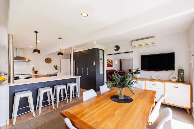 Photo of property in 15 Chilton Grove, Hokowhitu, Palmerston North, 4410