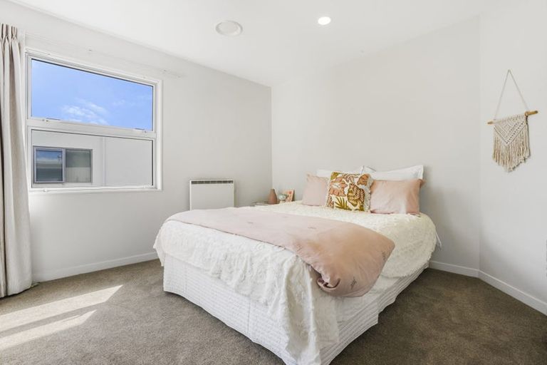 Photo of property in 6 Tuatini Place, Long Bay, Auckland, 0630