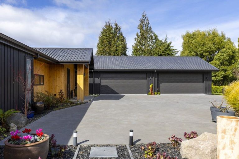 Photo of property in 2 Nga Tui Lane, Acacia Bay, Taupo, 3385