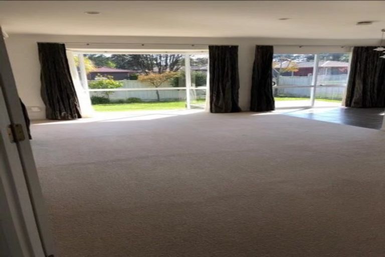 Photo of property in 16 Mirabell Place, Golflands, Auckland, 2013