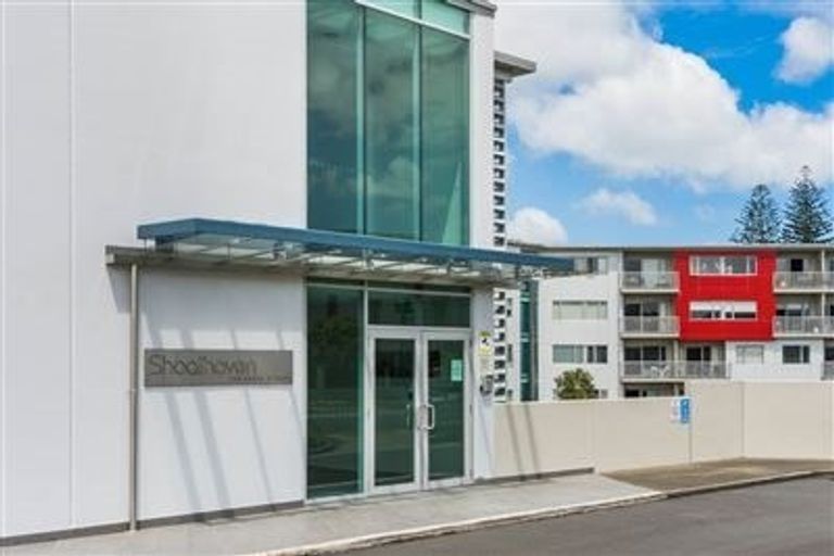 Photo of property in Shoal Haven Apartments, 207a/130 Anzac Street, Takapuna, Auckland, 0622