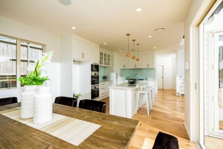 Photo of property in 14 Spyglass Street, Red Beach, 0932