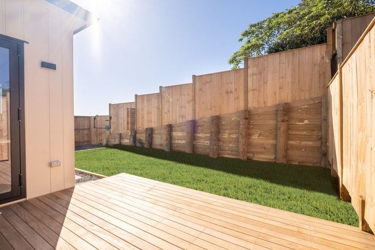 Photo of property in 37 Taipahitini Road, Rosehill, 2113