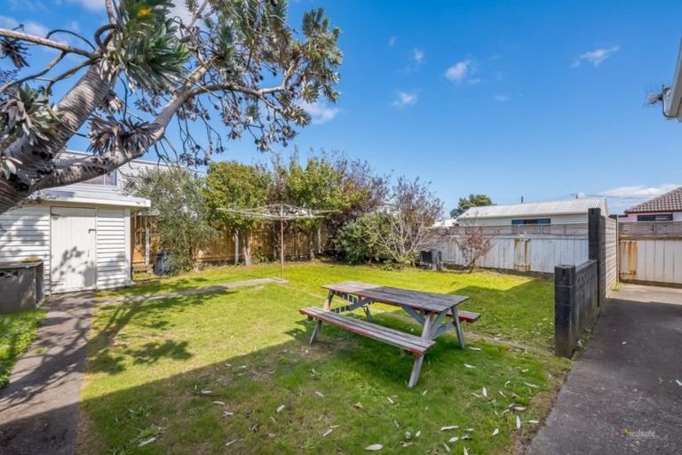 Photo of property in 7 East Street, Petone, Lower Hutt, 5012