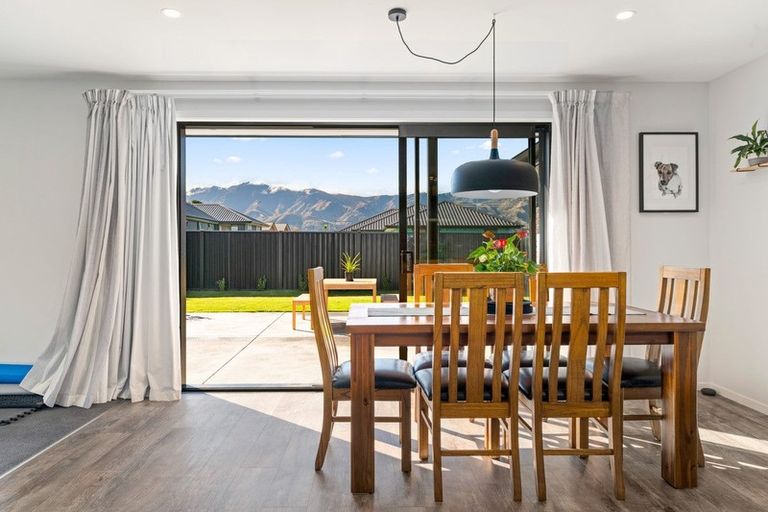 Photo of property in 8 Magpie Place, Lake Hawea, Wanaka, 9382