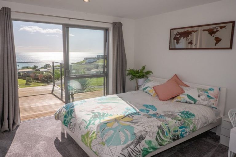 Photo of property in 68 Stratford Drive, Cable Bay, 0420