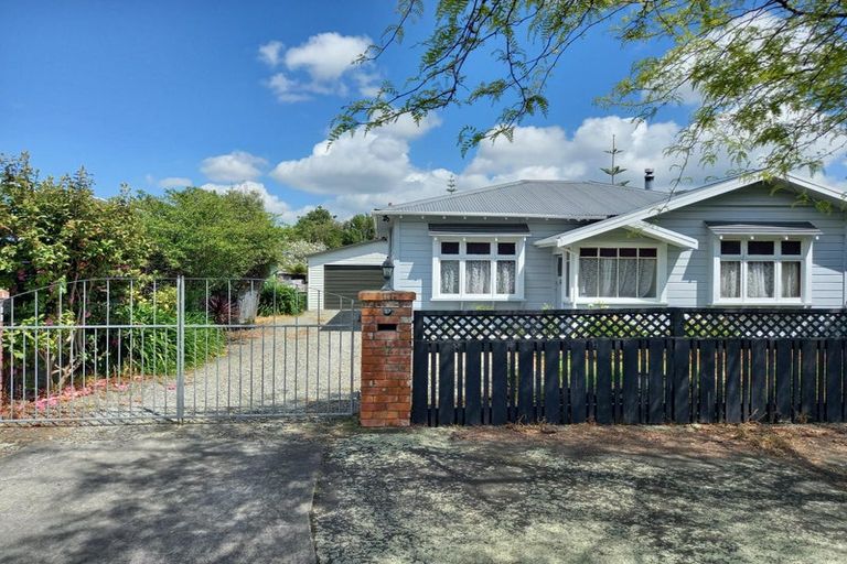 Photo of property in 42 Kingswood Street, Takaro, Palmerston North, 4412