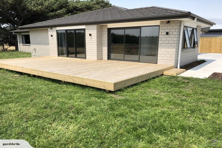 Photo of property in 13 Oxnam Place, Foxton Beach, Foxton, 4815