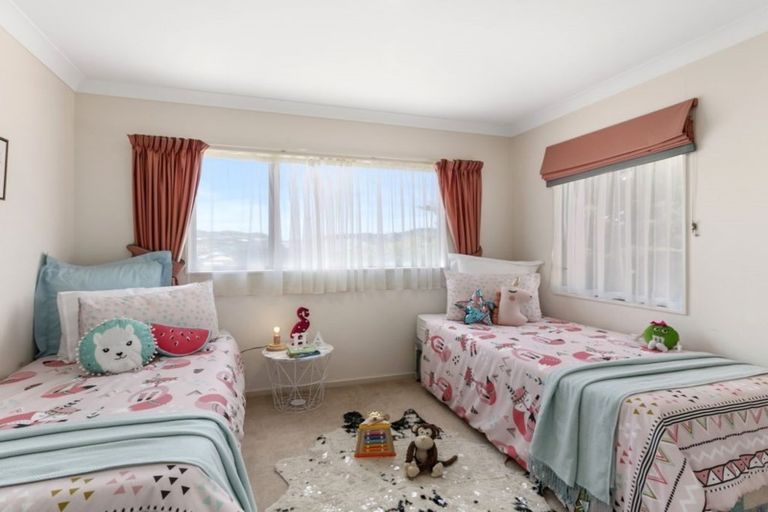 Photo of property in 2 Ridley Green, Churton Park, Wellington, 6037