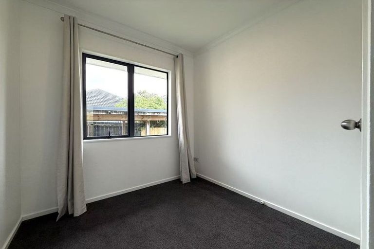 Photo of property in 13a Mawney Road, Henderson, Auckland, 0610