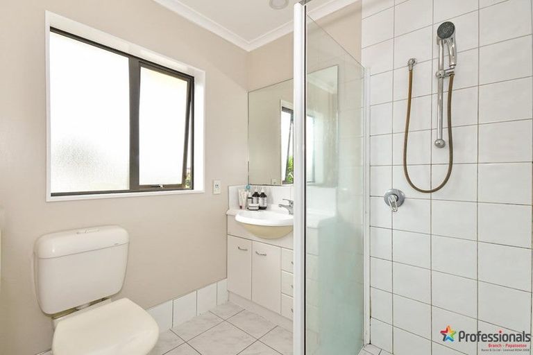 Photo of property in 36 Piper Place, Goodwood Heights, Auckland, 2105