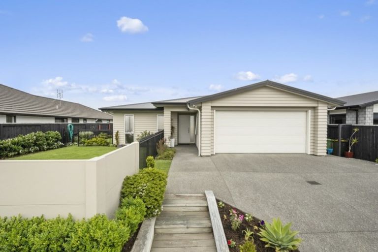 Photo of property in 77 Sandhurst Drive, Papamoa Beach, Papamoa, 3118
