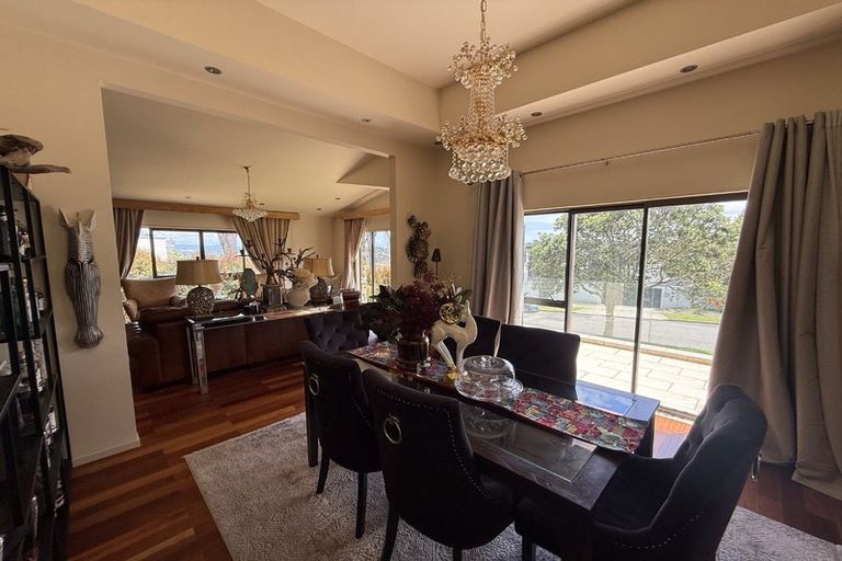 Photo of property in 71 Kittiwake Drive, Schnapper Rock, Auckland, 0632