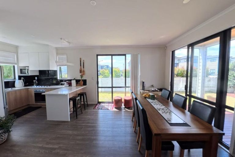 Photo of property in 11 Pihoihoi Place, Hobsonville, Auckland, 0616