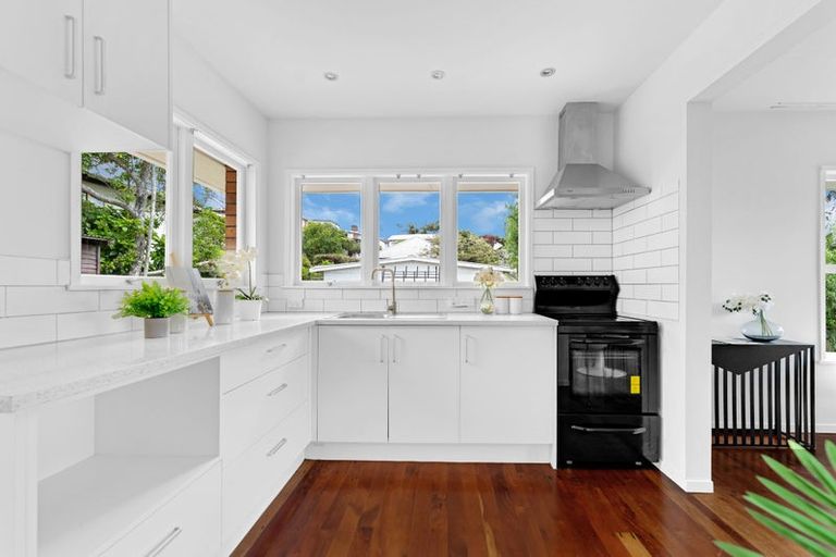 Photo of property in 2/180 Archers Road, Glenfield, Auckland, 0629