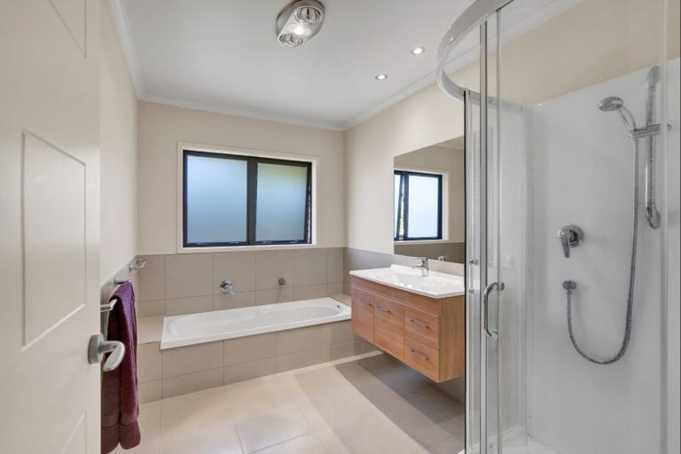 Photo of property in 32b Ainslee Street, Highlands Park, New Plymouth, 4312