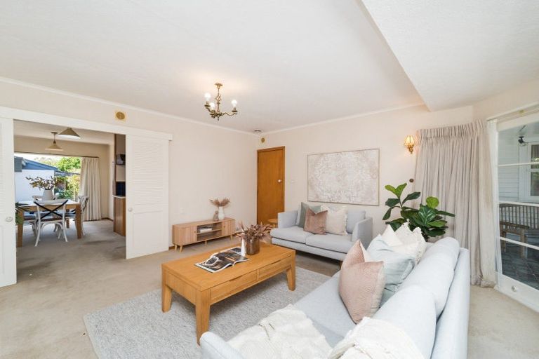 Photo of property in 11 Parkland Crescent, Terrace End, Palmerston North, 4410