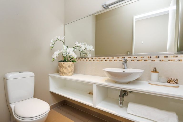 Photo of property in 7 Titirangi Drive, Fitzherbert, Palmerston North, 4471