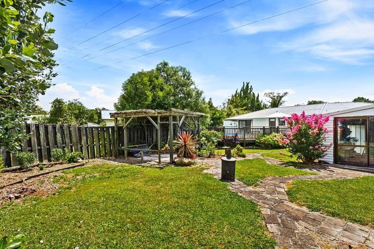 Photo of property in 83 Glen Marine Parade, Glendene, Auckland, 0602
