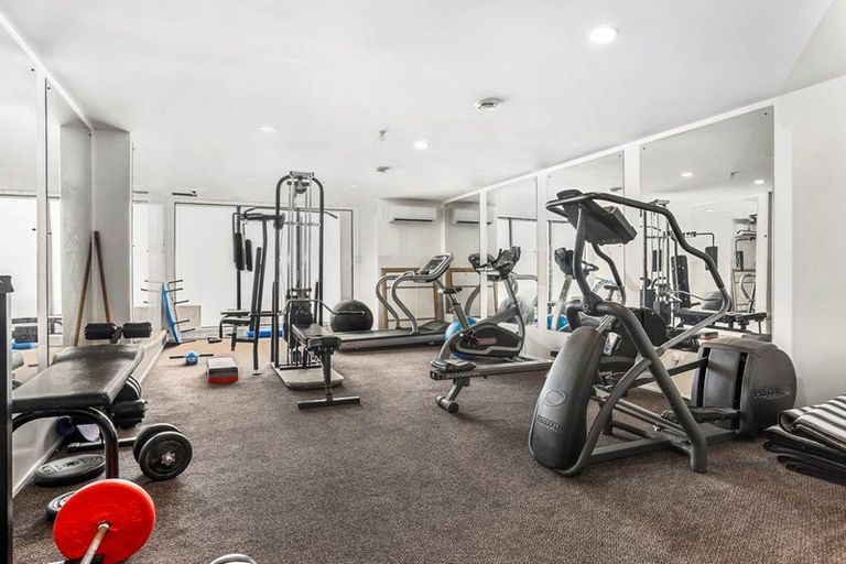 Photo of property in 2h/175 Hurstmere Road, Takapuna, Auckland, 0622