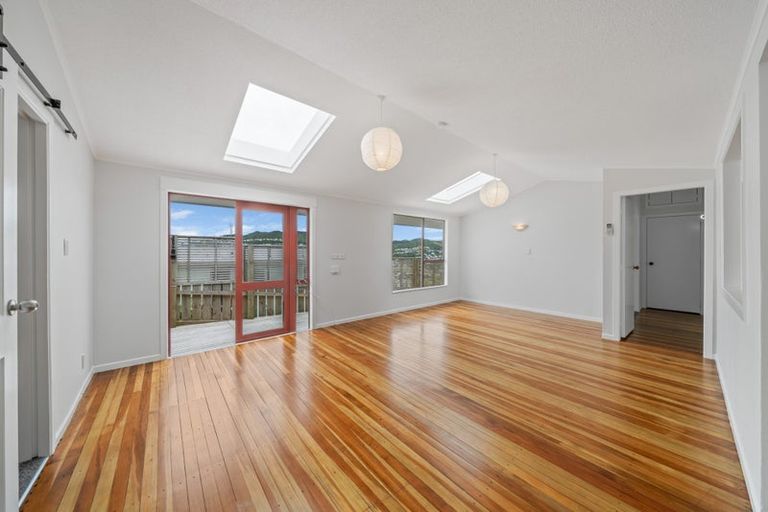 Photo of property in 2 Anzia Way, Johnsonville, Wellington, 6037