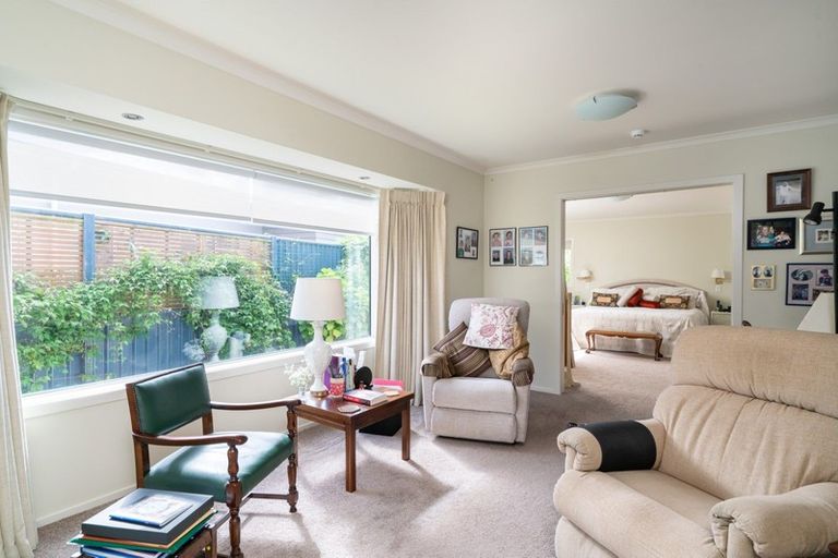 Photo of property in 5 Pukenamu Road, Rainbow Point, Taupo, 3330