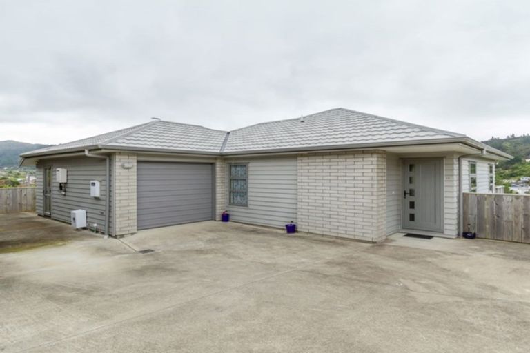 Photo of property in 32 Speldhurst Grove, Stokes Valley, Lower Hutt, 5019