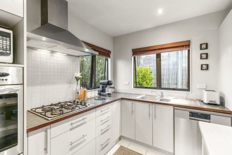 Photo of property in 11/48 Schnapper Rock Road, Schnapper Rock, Auckland, 0632